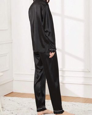 Conjunto de pijama de satén con ribete de contraste, detalles cómodos y elegantes negro